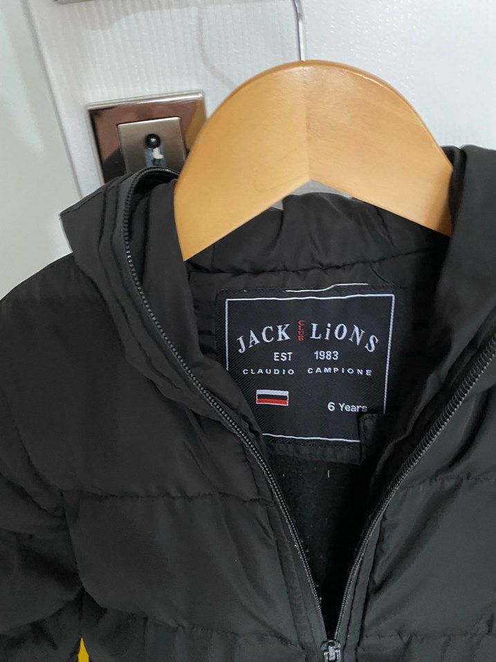 Erkek Çocuk Siyah Kapitone Mont - Görsel 3