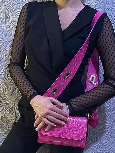 Pembe çanta