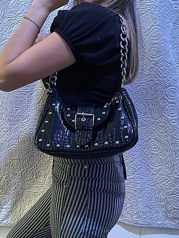 Siyah çanta
