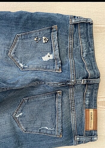 İnci boncuklu jean
