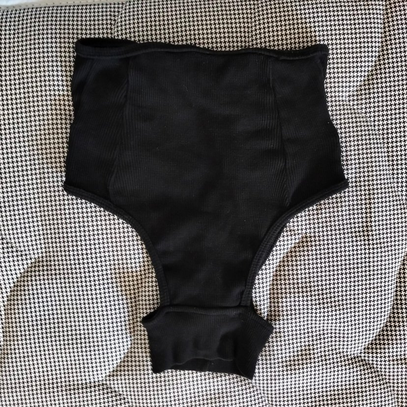 Sırt dekolteli üst - Görsel 2