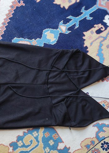 Siyah sırt dekolteli elbise - Görsel 4