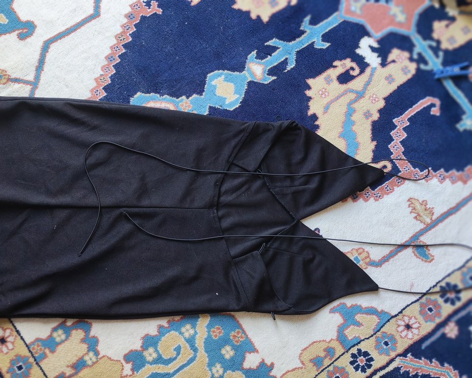 Siyah sırt dekolteli elbise - Görsel 4