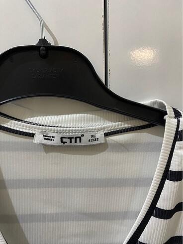 V yaka tişört - Görsel 3