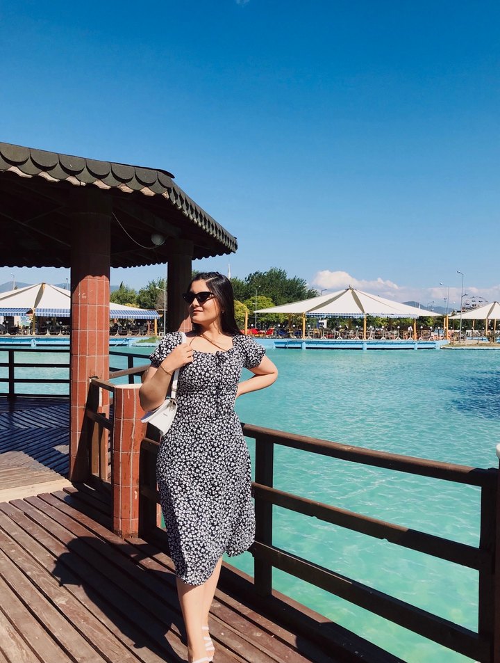 Siyah Mini V Yaka Fırfırlı Elbise - Görsel 2