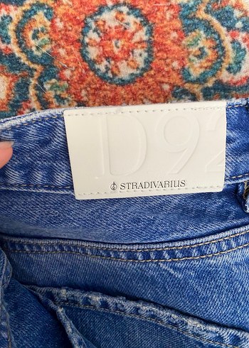 Stradivarius Kadın Mavi Denim Midi Boy Yırtık Jean