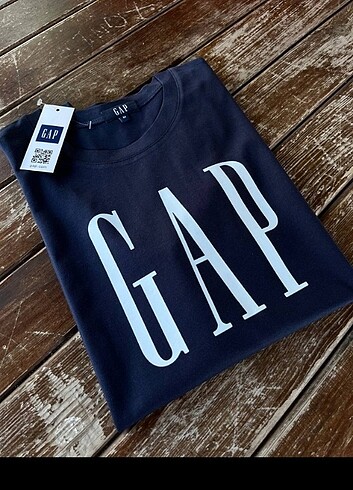 GAP UNİSEX T-SHİRT. S/M/L/XL BEDENLERİ MEVCUTTUR .