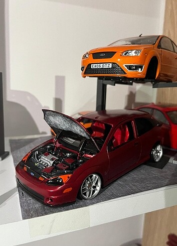 1/24 Ford Focus mk1 Maisto diecast 