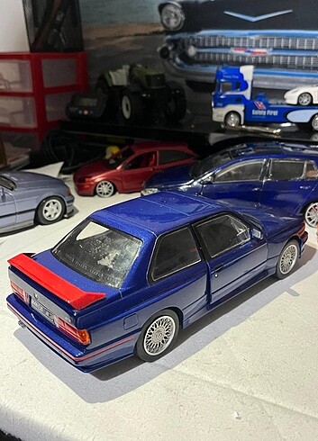 1/18 BMW E30 M3 Solido diecast 