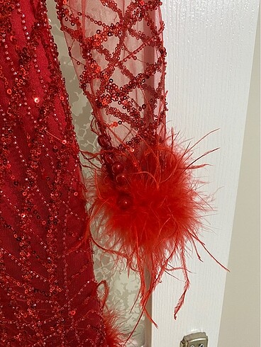 Kırmızı Elbise - Görsel 4