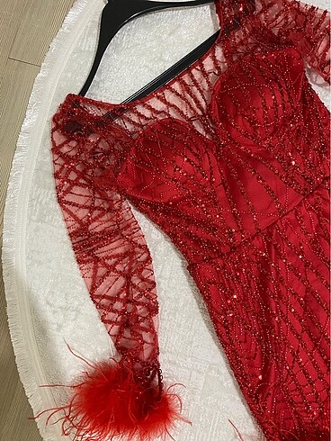 Kırmızı Elbise - Görsel 9
