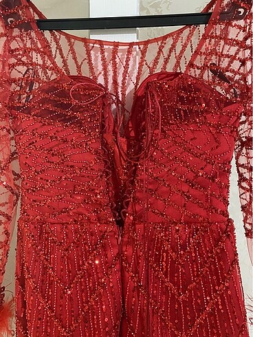 Kırmızı Elbise - Görsel 6
