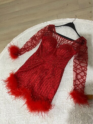 Kırmızı Elbise - Görsel 7