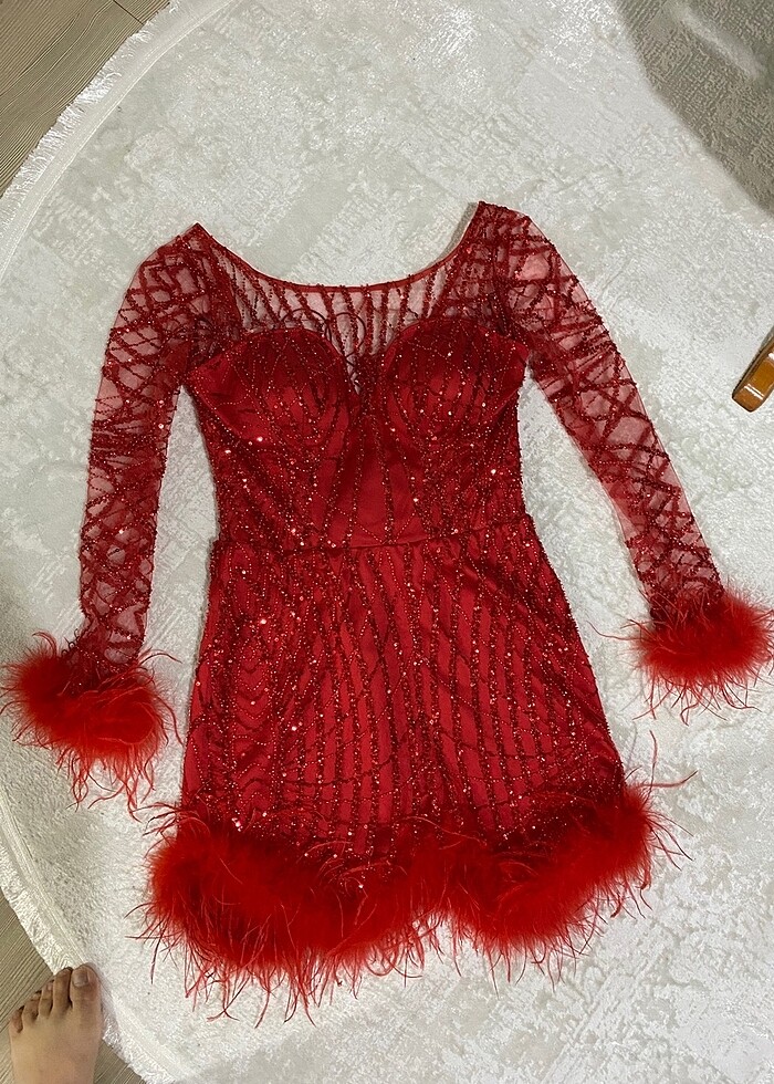 Kırmızı Elbise - Görsel 2