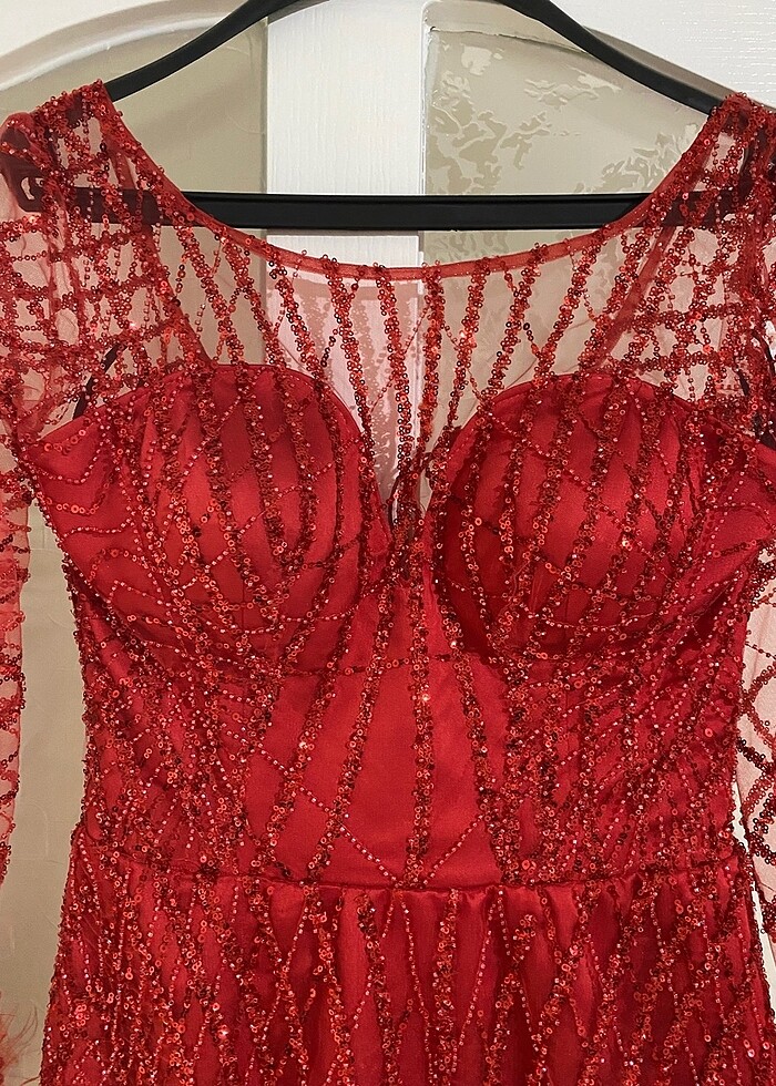 Kırmızı Elbise - Görsel 5