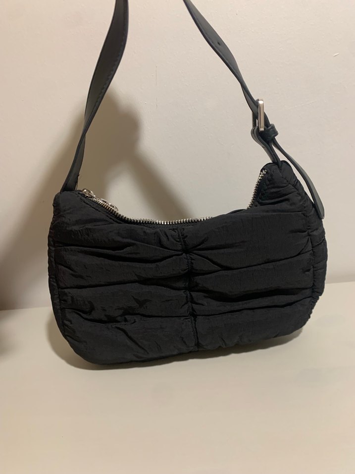 Pull&Bear Kapitone Baget Kol Çantası - Görsel 2