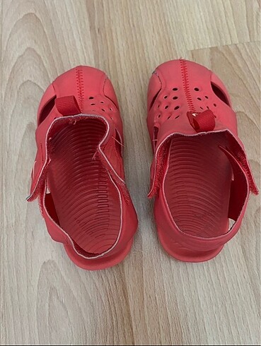 26 Beden Orjinal nike sandalet- havuz ayakkabısı