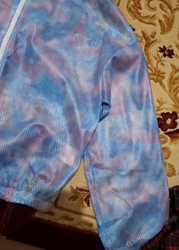 Kadın Mavi Uzay Kapüşonlu Batik Desen  Yağmurluk - Görsel 4