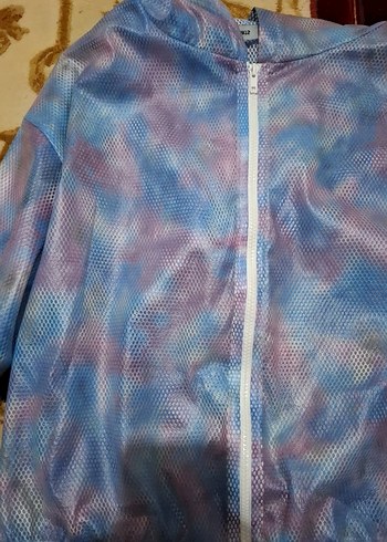 Kadın Mavi Uzay Kapüşonlu Batik Desen  Yağmurluk - Görsel 2