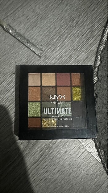 NYX Nyx far