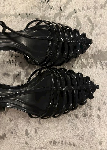 Siyah Yılan Desenli Kürklü Stiletto - Görsel 2