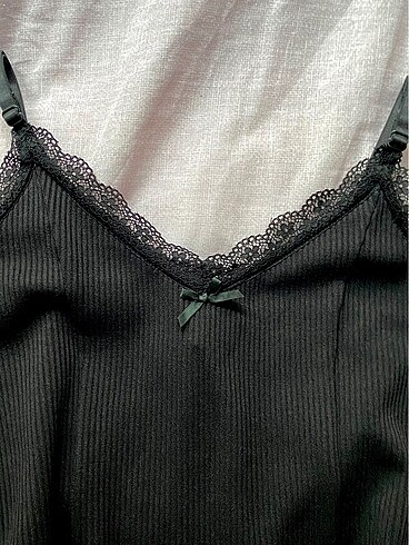 H&M vücuda oturan elbise