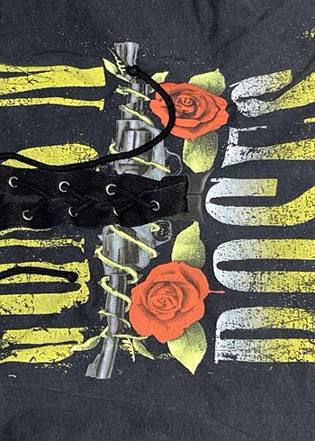 Pull and Bear guns n roses tshirt