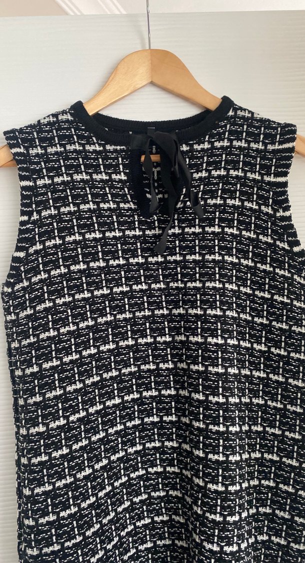 V Yaka Siyah Gri Kareli Örme Kolsuz Midi Elbise - Görsel 2