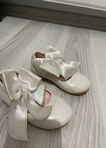 Beyaz Fiyonk Detaylı Kız Çocuk Babet - Görsel 2