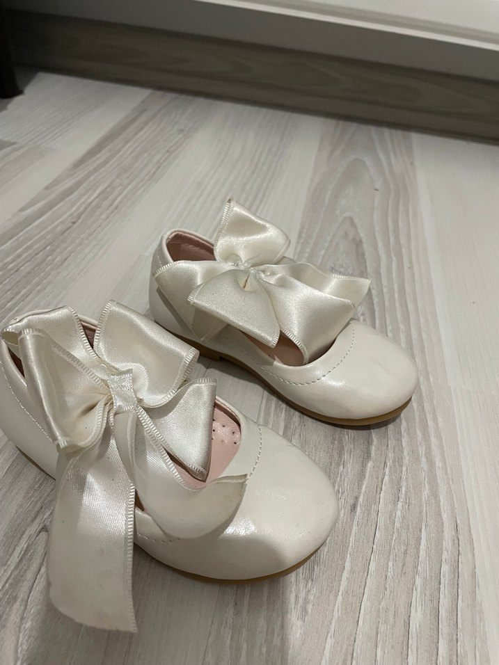 Beyaz Fiyonk Detaylı Kız Çocuk Babet - Görsel 2