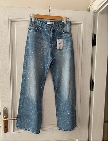 Bershka marka taşlı jean