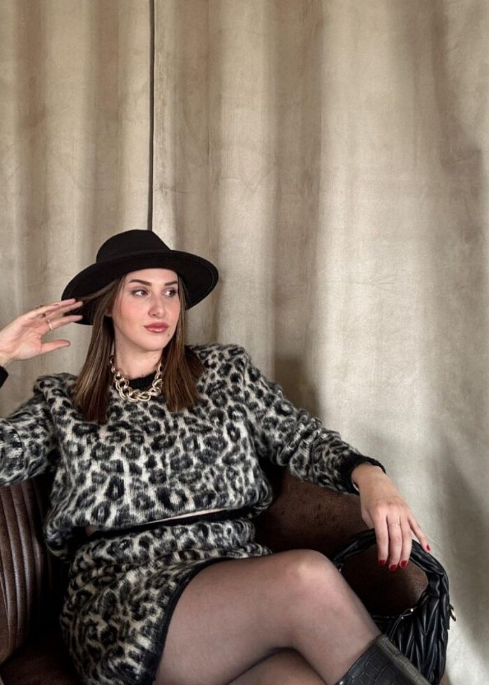 Kaşmir dokulu leopar desenli yumoş triko takımı - Görsel 2