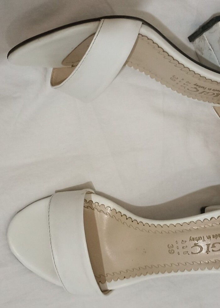 Beyaz topuklu ayakkabı - Görsel 3