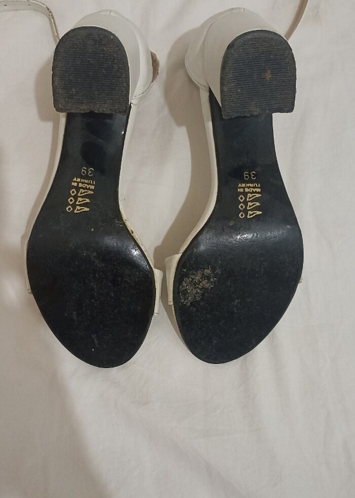 Beyaz topuklu ayakkabı - Görsel 4