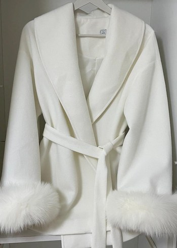 Kürklü Beyaz Kadın Kaban - Görsel 4