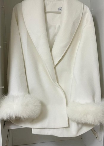 Kürklü Beyaz Kadın Kaban - Görsel 3