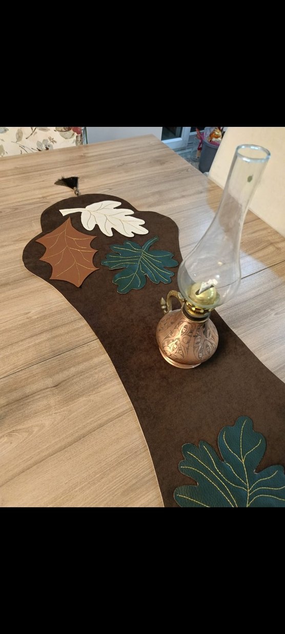 Kahverengi İşlemeli Masa Örtüsü - Görsel 2