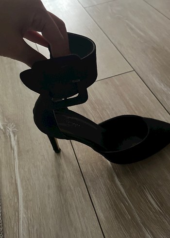36 Beden Siyah Süet Fiyonklu Stiletto