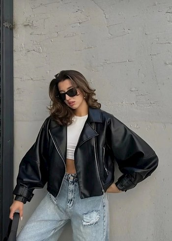 Siyah Deri Mini Ceket Oversize Kol Detaylı