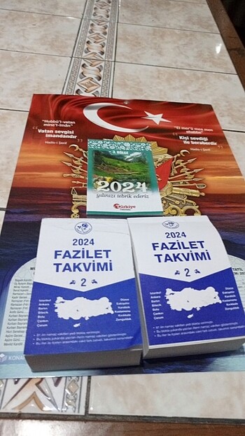 Diğer 2 tane fazilet takvimi 1 tane Türkiye takvimi ve karton 