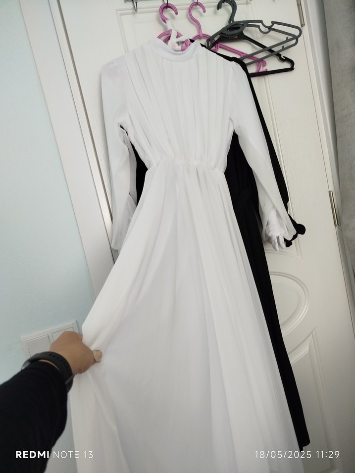 Uzun Kollu Beyaz Drapeli Uzun Elbise - Görsel 2