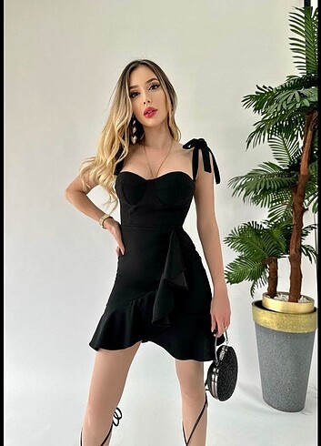 Askı Bağlama Detaylı Mini Elbise