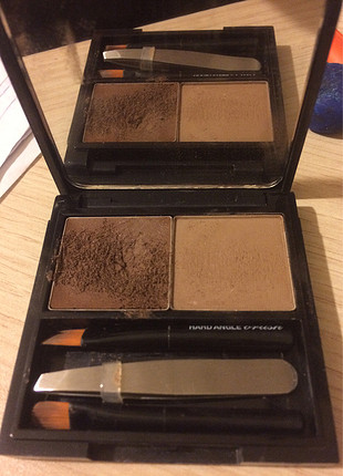 benefit kaş pomadı