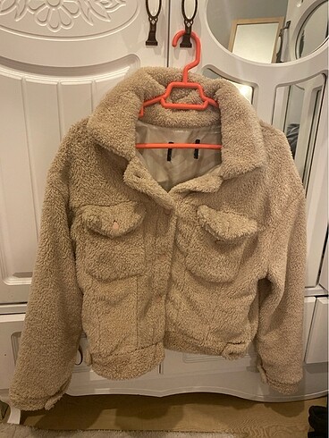 Zara Pelus mont