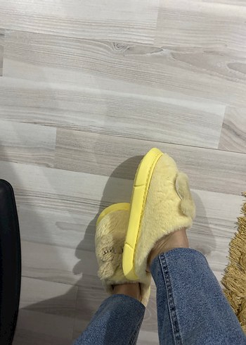 Kızlar İçin Sarı Kürklü Sıcak Ev Terliği - Görsel 3