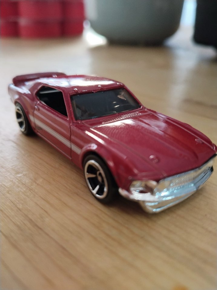 Parlak Kırmızı hotwheels araba - Görsel 2