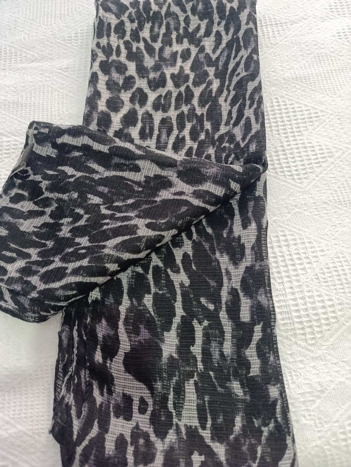 Yılan Desenli Şal - Görsel 3