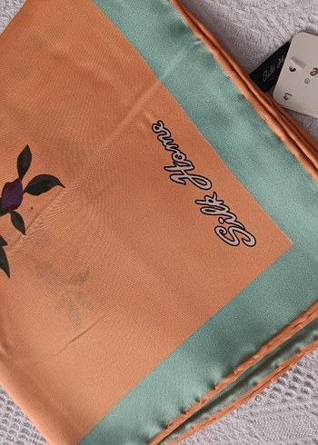 Çiçek Desenli Çok Renkli İpek Eşarp - Görsel 2