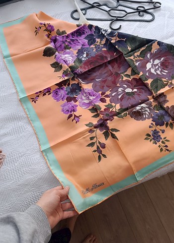 Çiçek Desenli Çok Renkli İpek Eşarp - Görsel 5