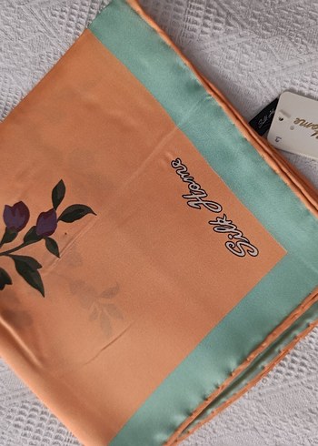 Çiçek Desenli Çok Renkli İpek Eşarp - Görsel 3